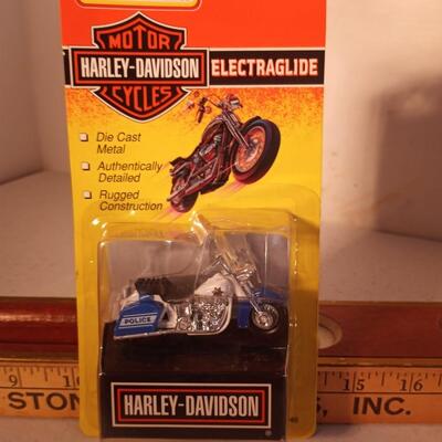 Matchbox Harley Davidson Police Bike 1/64 Carded 1993