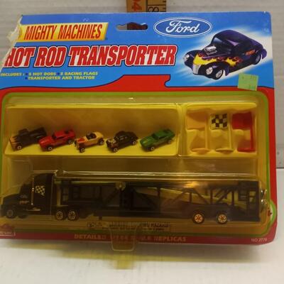 1:144 Imperial Toy Mighty Machines Ford Hot Rod (w/5) Transporter #7776 MOC 1997