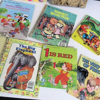 Lot of Kid's Small Books