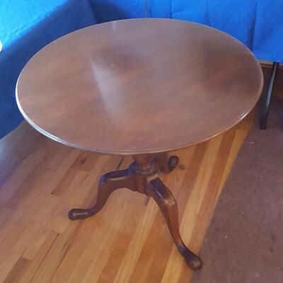 Stunning Round Tilt Table 30