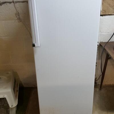 Sanyo Apartment Office workshop size Refrigerator 7.4 cu ft working