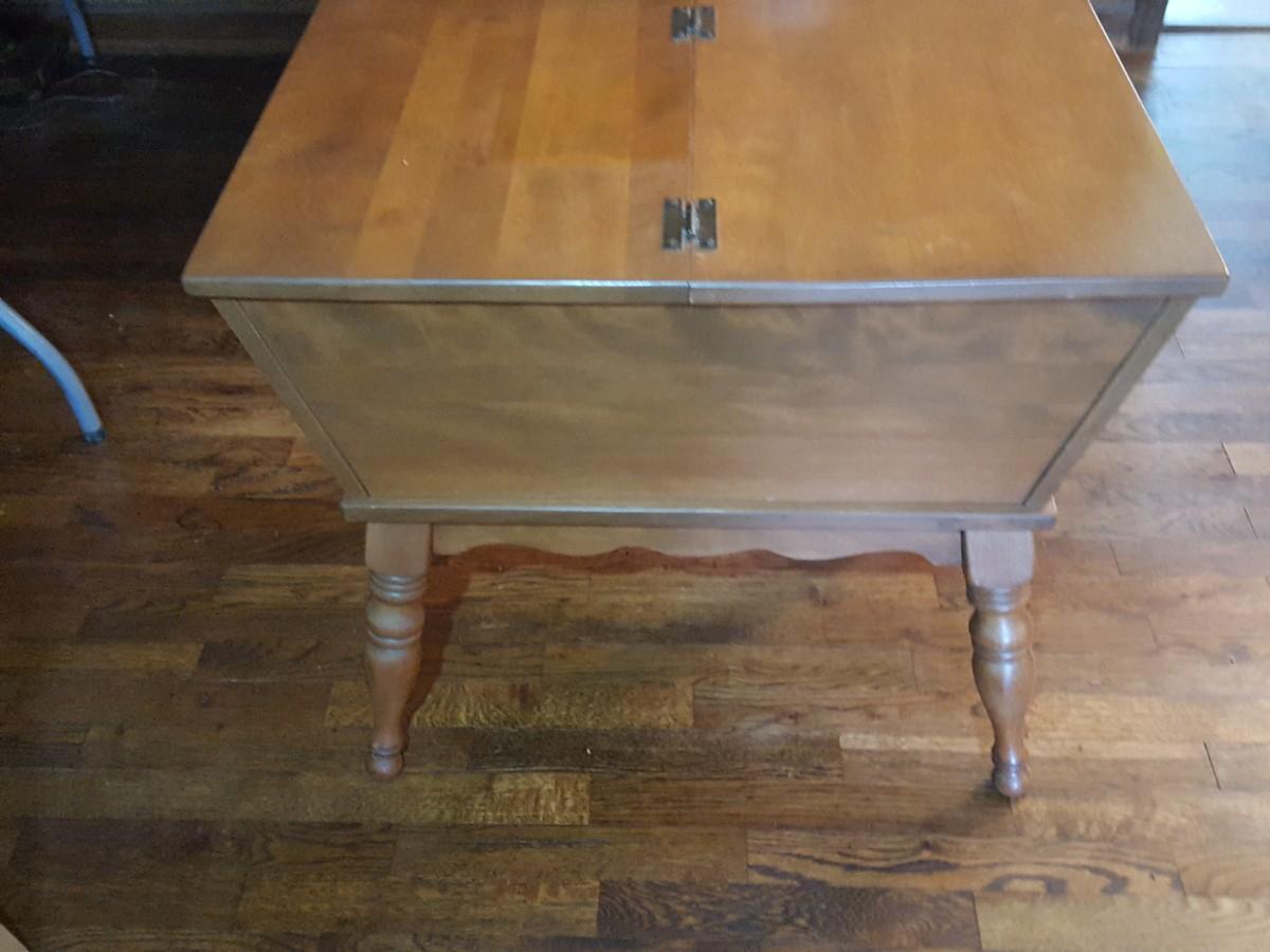 Ethan Allen Baumritter Solid Hard Rock Maple Dough Box Lamp