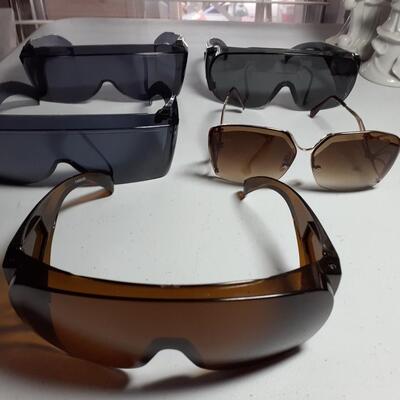 Lot of 5 pair sunglasses