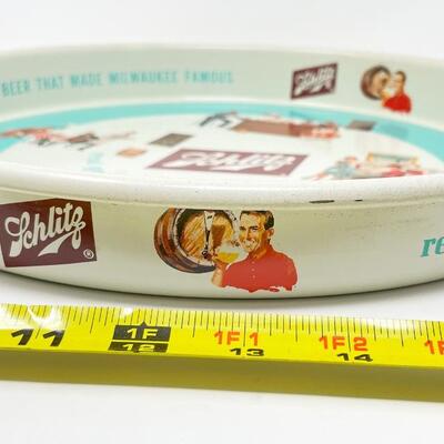 1962 13â€ SCHLITZ MILWAUKEE BEER METAL TRAY