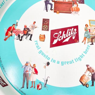 1962 13â€ SCHLITZ MILWAUKEE BEER METAL TRAY
