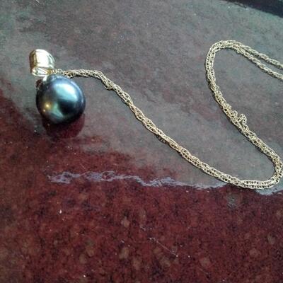 7.5 MM Tahitian pearl on 18k bale with 20