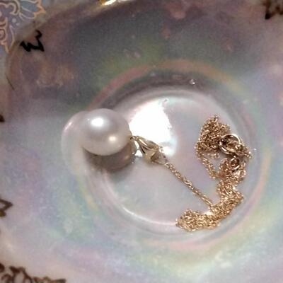 Elegant 10.5 MM South Sea White Pearl with 18k bale on 20