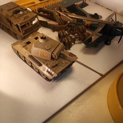 misc pieces of plane and tank models
