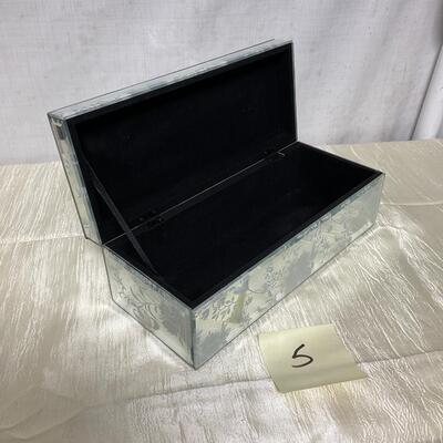 Mirrored jewelry or collectibles box