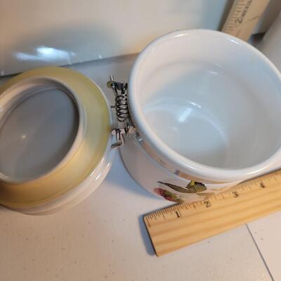 country collection lock tight containers
