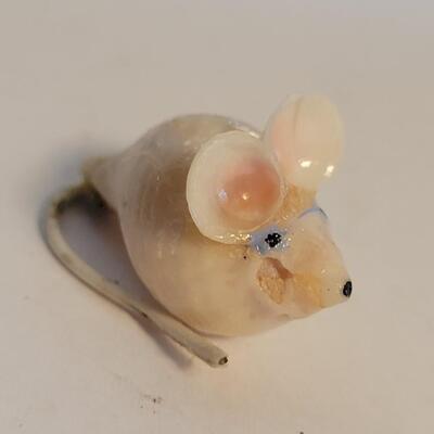 tiny mouse made of seashells handcrafted