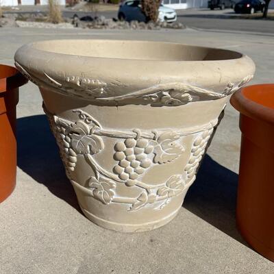 3 Plant Pots