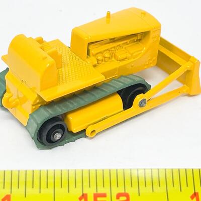 VINTAGE MATCHBOX LESNEY NO. 18 - CATERPILLAR D9 TRACTOR W/ BOX