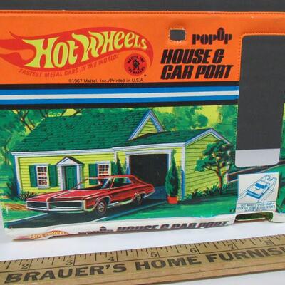 Vintage Hot Wheels Pop Up House and Car Port, No Car or Track