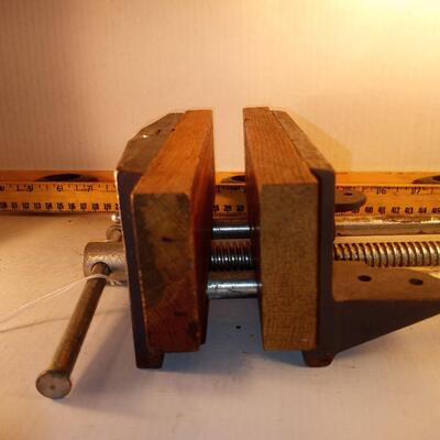 ts2871 Babco Woodworking Vise - 7â€ Inch Jaws - Under Bench Mount - Opens to 8â€