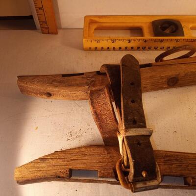 ts2878 - Vntg Pair 24â€ Primitive Horse Hamess Collar Harness Cast Iron Wood Western very good condition