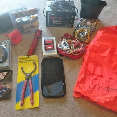 LOT 70 BATTERY CHARGER AND OTHER AUTOMOTIVE ITEMS