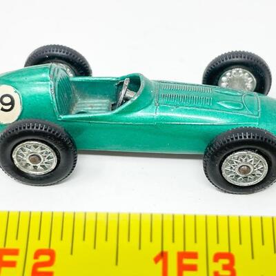 VINTAGE LESNEY MATCHBOX SERIES NO. 19 - ASTON MARTIN DBR 5