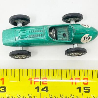 VINTAGE LESNEY MATCHBOX SERIES NO. 19 - ASTON MARTIN DBR 5