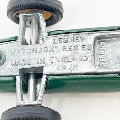 VINTAGE LESNEY MATCHBOX SERIES NO. 19 - LOTUS RACECAR