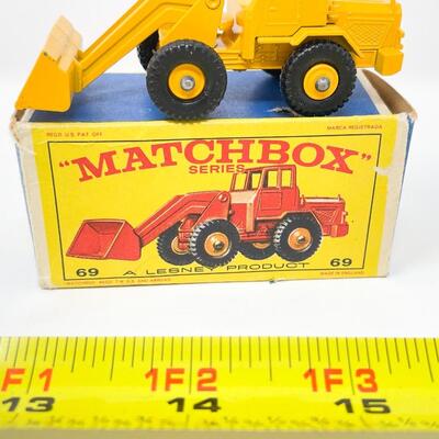 VINTAGE LESNEY MATCHBOX SERIES NO. 69 - HATRA TRACTOR SHOVEL W/ BOX