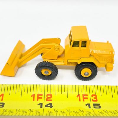VINTAGE LESNEY MATCHBOX SERIES NO. 69 - HATRA TRACTOR SHOVEL W/ BOX