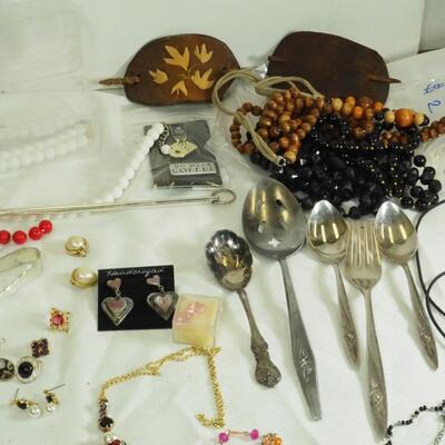 Lot 177- Costume jewelry vintage silverware, hats, pins