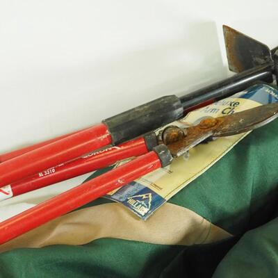 Lot 178- Camp chairs and garden tools