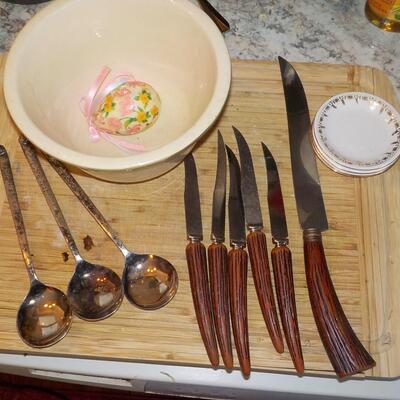 Serving bowl / 6 knifes, nickel silver serving spoons.