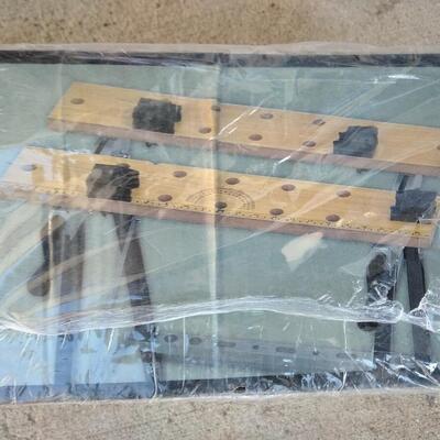 LOT 100 BRAND NEW US GENERAL FOLDING CLAMPING WORKBENCH