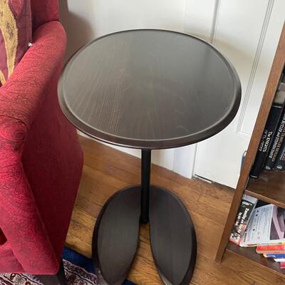 Modern two-footed end table