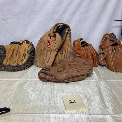 Baseball gloves