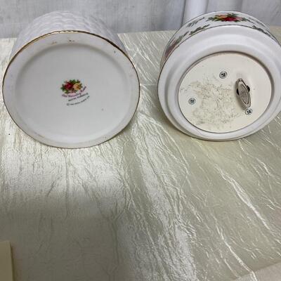 1962 Royal Albert musical trinket box and plate