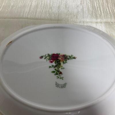 1962 Royal Albert musical trinket box and plate