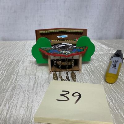 Small cuckoo clock missing wind up key