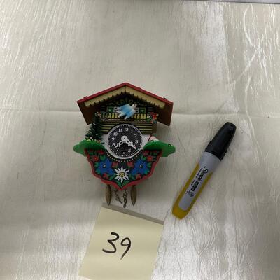 Small cuckoo clock missing wind up key