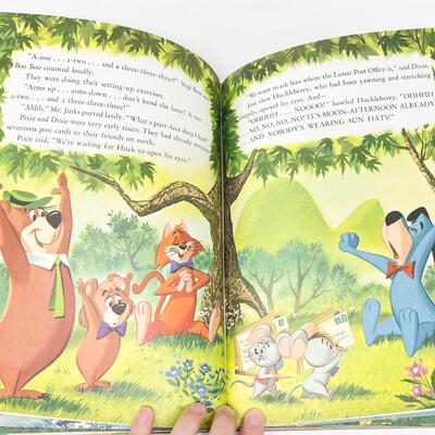 VINTAGE BIG GOLDEN BOOK - HUCKLEBERRY HOUND BY CARL MEMLING