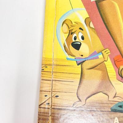 VINTAGE BIG GOLDEN BOOK - HUCKLEBERRY HOUND BY CARL MEMLING