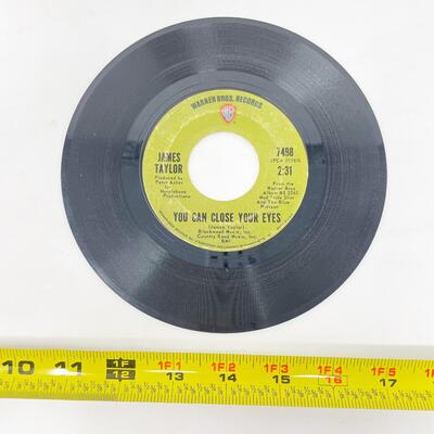 45 RPM JAMES TAYLOR 7498 "YOU'VE GOT A FRIEND/YOU CAN CLOSE YOUR EYES" VINYL RECORD SINGLE