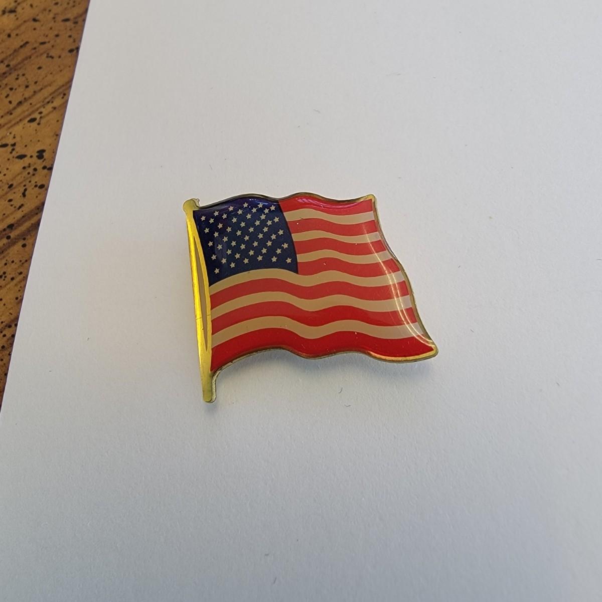 American Flag Pin | EstateSales.org