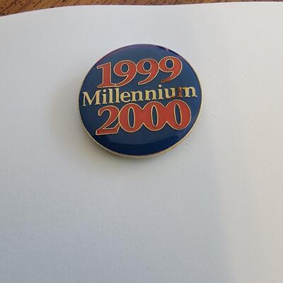 1999 Millennium 2000 Pin