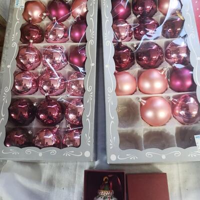 Christmas ornaments lot