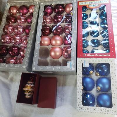 Christmas ornaments lot