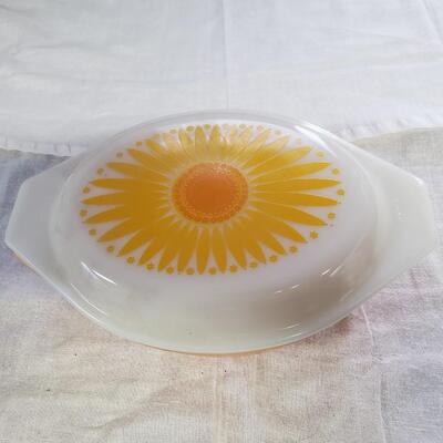 Pyrex with lid orange