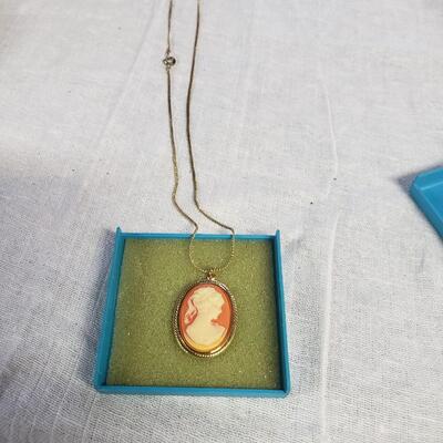 Cameo 18" necklace