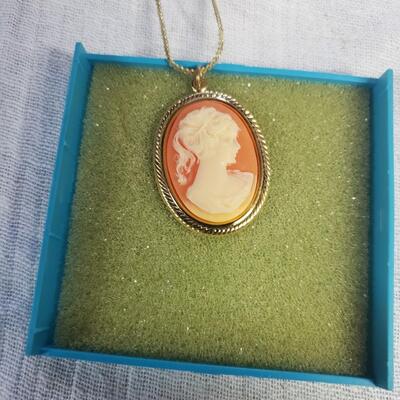 Cameo 18" necklace