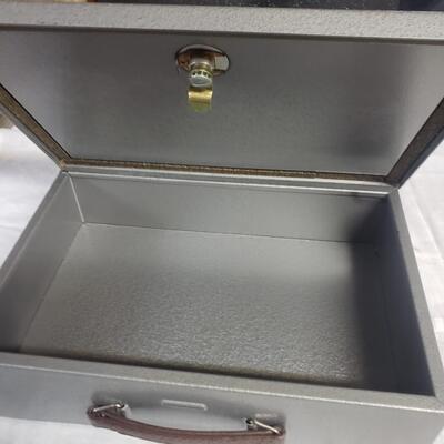 Fire safe with key storage