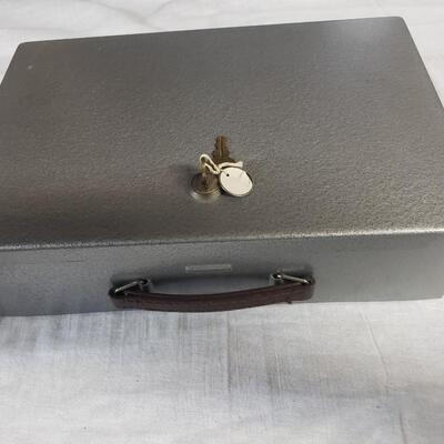 Fire safe with key storage