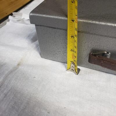 Fire safe with key storage