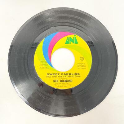 45 RPM NEIL DIAMOND 55136 "SWEET CAROLINE/DIG IN" VINYL RECORD SINGLE